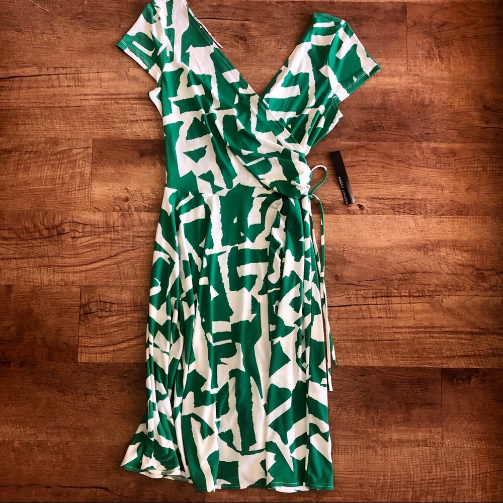 NWT Maggy London green and white surplus wrap